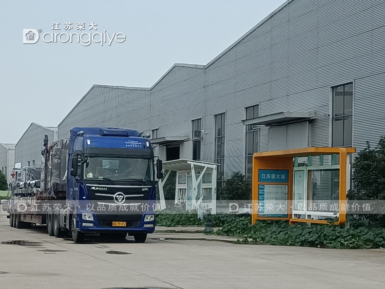 江蘇榮大不銹鋼公交候車亭發(fā)貨圖二