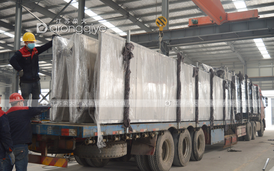 河北不銹鋼公交站臺(tái)裝車(chē)圖二